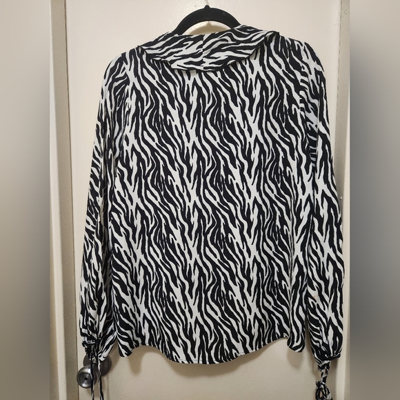 ZARA Size Small Black and White Animal Print Top - Picture 9 of 9